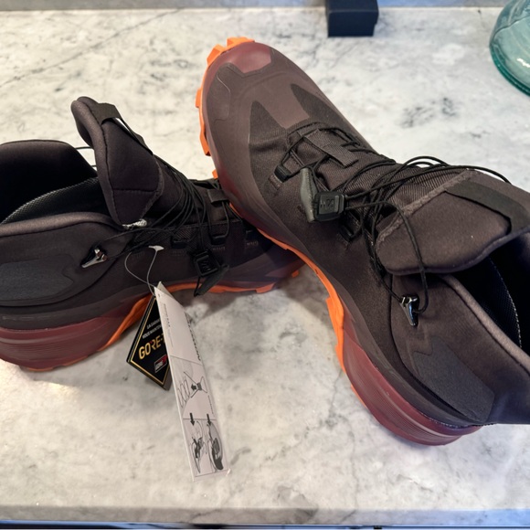 Salomon Shoes - CROSS HIKE 2 MID GORE-TEX
Women's Hiking Boots, size 9.5